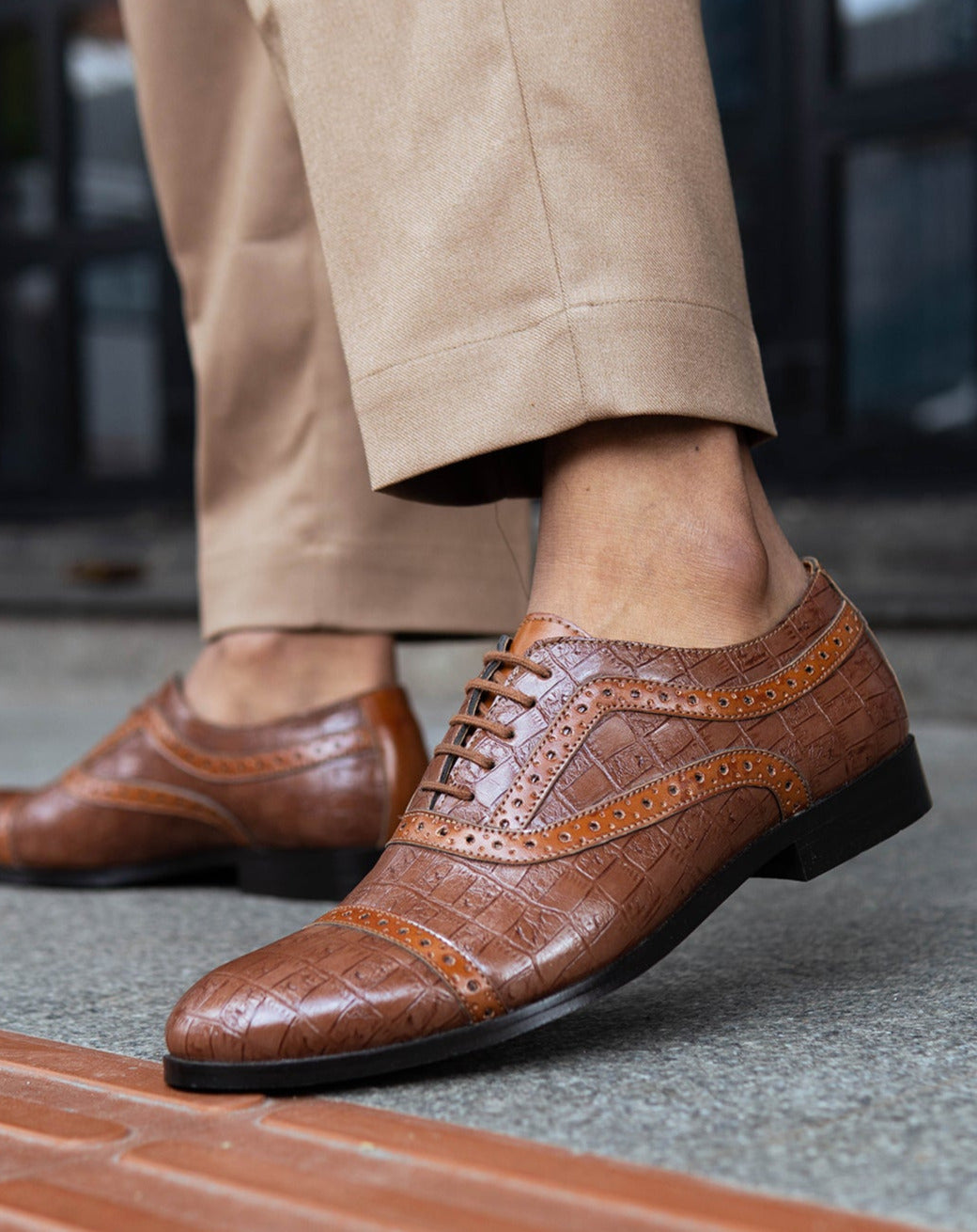 OXFORD SHOES WITH BROGUE DETAIL The Alternate